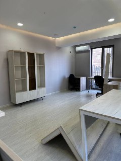 Biznes markazida 24/7 kirish imkoniyati bilan ofislar