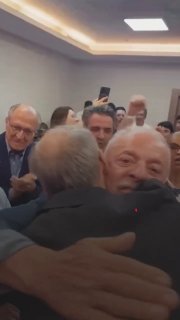 השמחה של לולה דה סילבה ותומכיו לאחר הזכייה בבחירות לנשיאות בברזיל/ג'מרן
