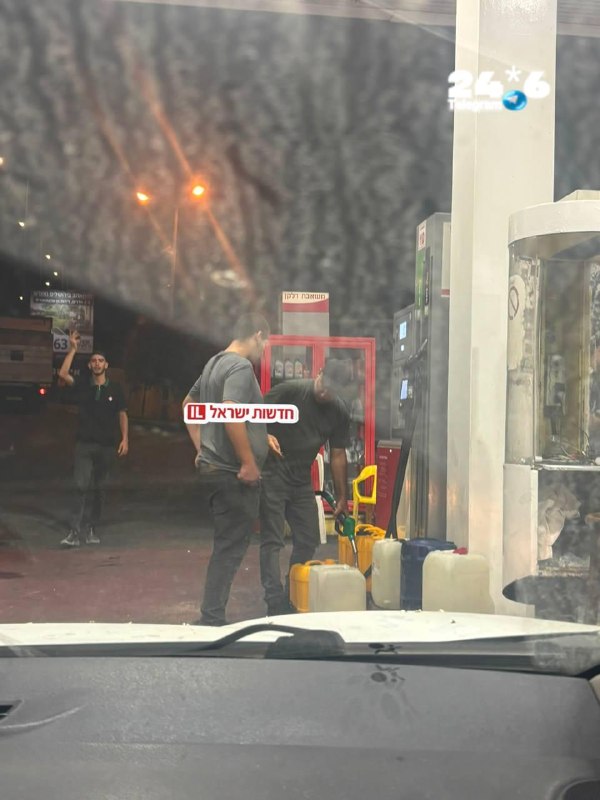 🇮🇱 חוסכים כסף: אנשים הגיעו עם ג׳ריקנים לתדלק לפני שעולה המחיר.