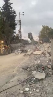 הרס עצום שנגרם בעקבות פשיטה ששיגר מטוס הכיבוש על העיירה כפר רומן, דרומית ללבנון.