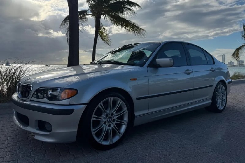 ///M ностальгия: на Bring a Trailer выставлен легендарный BMW 330i ZHP Sedan 200