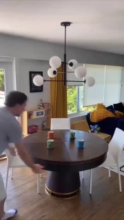 Круглому столу-трансформеру по силам стать сердцем вашей гостиной Он легко меняет форму и размер, подстраиваясь под завтрак вдвоём или вечер в боль... - изображение 1 - telegram, view, круглому