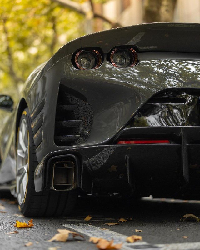 ferrari 812 competizione 5