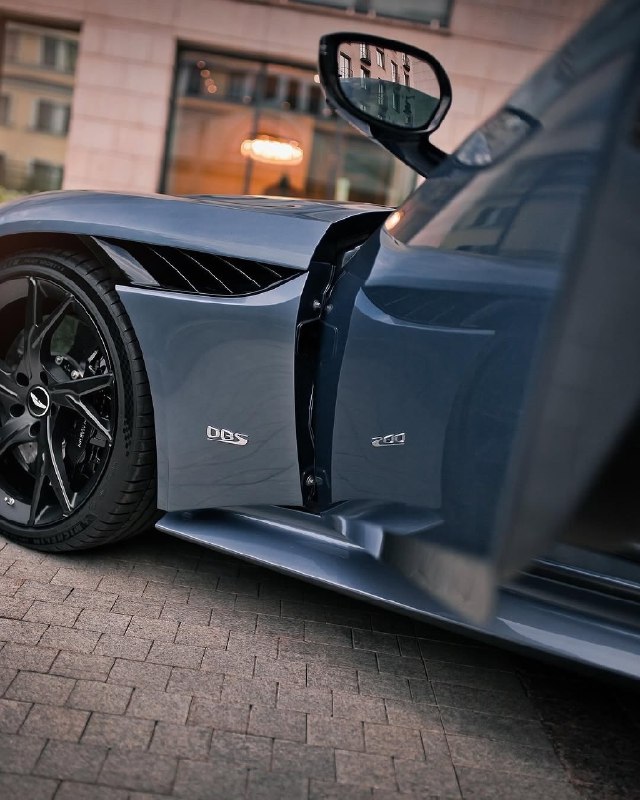 Aston Martin DBS Superleggera 7