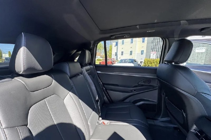 Jeep Wagoneer S потерял 44% стоимости после 147 км пробега 4