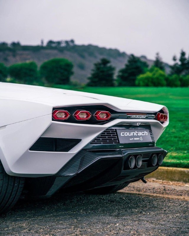 Lamborghini Countach LPI 800-4 6
