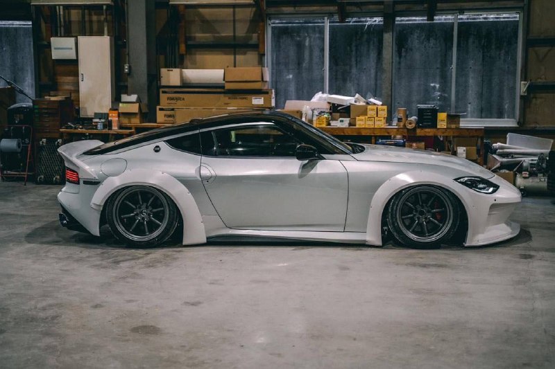 Liberty Walk собрала первое купе Nissan Z в обвесе собственной разработки 4