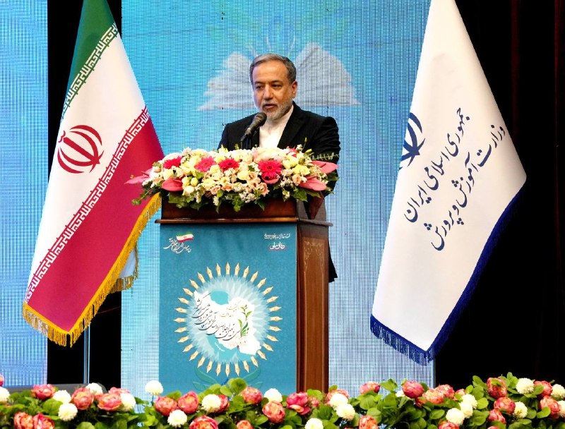 شهرآرانیوز: 🔶تجلیل عراقچی از معلمان و دانش‌آموزان شهید 🔹وزیر امور خارجه با گرامیداشت یاد و خاطره شهدای دفاع مقدس و شهدای تجاوزهای یک