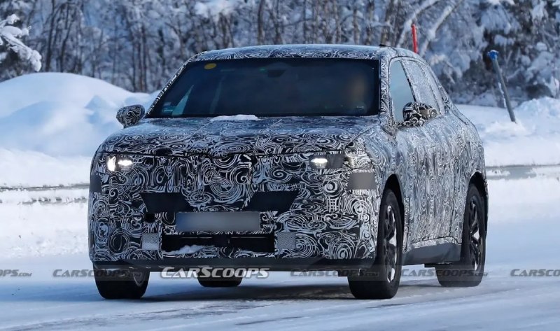 BMW готовит обновленный кроссовер iX1