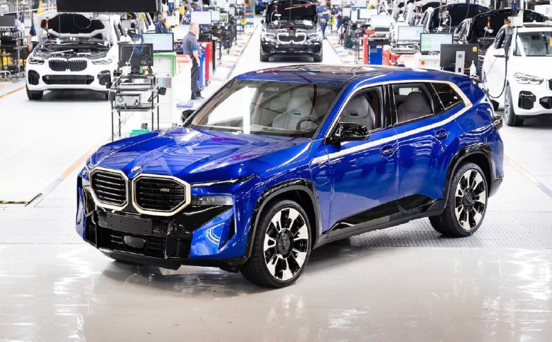 BMW XM — главный неудачник года среди моделей брендаГибридный кроссовер BMW XM с