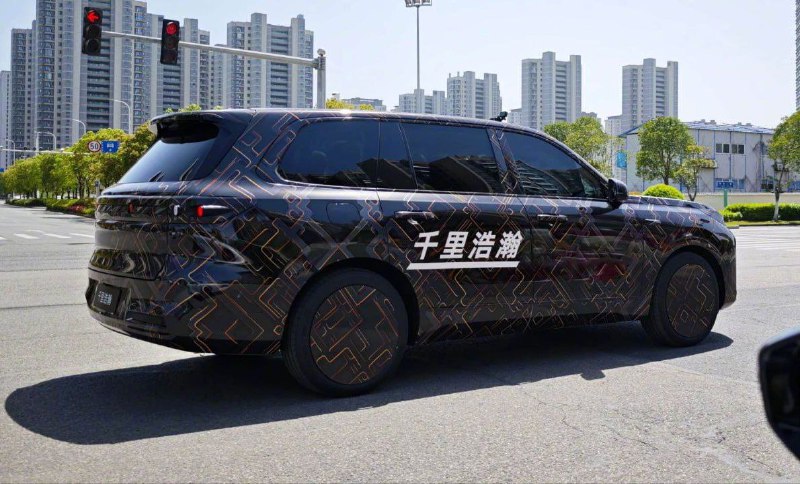 Geely готовит флагманский кроссовер Galaxy Starship 9 2