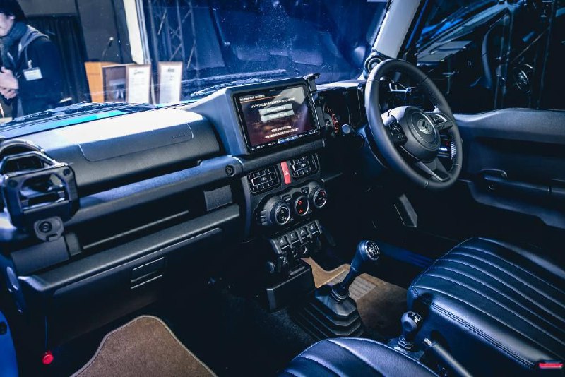 В Японии представили ретро-версию Suzuki Jimny 4