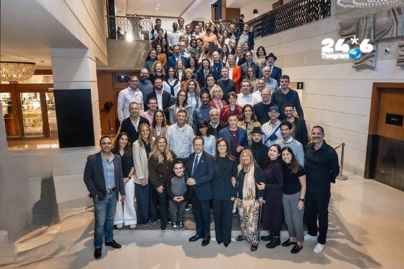 🇮🇱 President Herzog at the "Voice of the People" conference in Budapest, a global network for Jewish leadership and initiative: "It has been reported that three out of five students in Britain experience anti-Semitism. It is our responsibility to fight this together. We are all part of a great historical story - the story of an incredible people who continue to fight for their future."