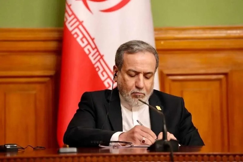 عصر ایران: عراقچی: وزارت امور خارجه مجری سیاستهای کلان کشور است/ پزشکیان به وزارت خارجه استقلال داد🔹عراقچی تصریح کرد: در همه این م