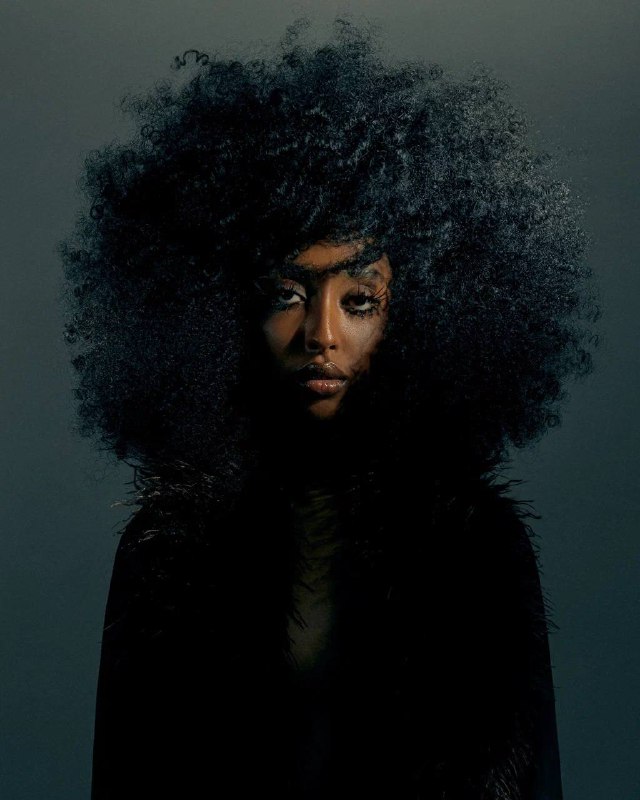 Это не первый раз, когда я обращаюсь к природе за вдохновением. Вспоминаю нашу совместную творческую съемку «Анималистика» с учениками курса. Для каждого образа мы выбирали одно животное, которое становилось источником вдохновения. Мы тщательно переносили его характерные особенности в наши образы, разбирая цвета, формы и текстуры, чтобы передать уникальность каждого животного.Это не первый раз, когда я обращаюсь к природе за вдохновением. Вспоминаю нашу совместную творческую съемку «Анималистика» с учениками курса. Для каждого образа мы выбирали одно животное, которое становилось источником вдохновения. Мы тщательно переносили его характерные особенности в наши образы, разбирая цвета, формы и текстуры, чтобы передать уникальность каждого животного.