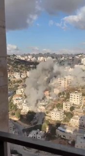 וידאו | הרגעים הראשונים לאחר הפציצו כוחות ישראל את בתיהם של ההרוגים חמודה ואחמד אל-ג'עבה, שביצעו את פעולת פ…