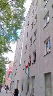 ילדה מאתגרת את המשטרה הגרמנית ומזמירות