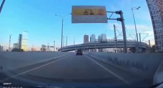 «Бляяяять, сукааа, куда я поехал? 700 рублей!»Бедолага случайно пропустил поворот и поехал по платной трассе за 700 рублей. Весь спектр эмоций заботливо записал видеорегистратор. Смотреть исключительно со звуком