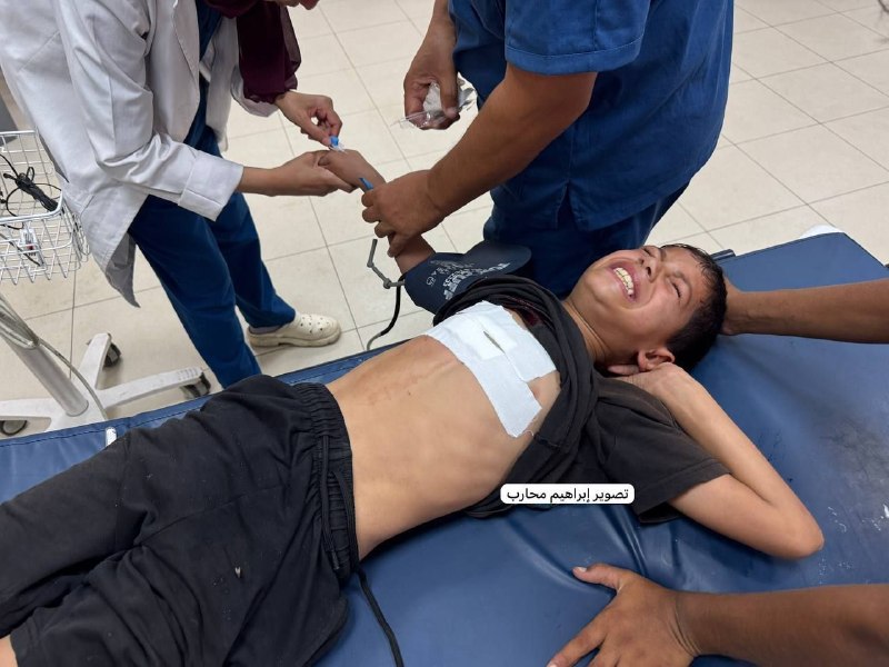 طفل يصل مجمع ناصر إثر إطلاق نار إسرائيلي بخانيونس