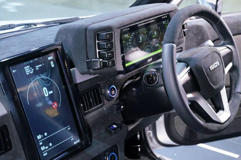 Компания Isuzu представила стильный рестомод Dragon Max 5
