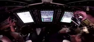 Первая за 54 года пилотируемая миссия успешно отправилась к Луне 🚀  Спустя несколько переносов ракета SLS с кораблём Orion успешно стартовала из Космического центра Кеннеди во Флориде. Миссия Artemis 2 официально началась!  Ждём первые фото лунной поверхно