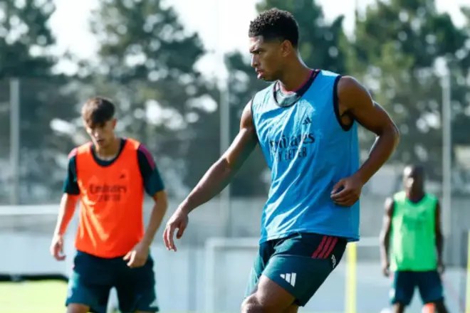 رئال ‌مادرید توییت | Real Madrid Tweet: ⚽️ مارکا | مغز متفکر تیم؛ مورینیو بِلینگهام رو در پست بازی‌ساز تثبیت می‌کنه🛑 ژوزه مورینیو برنامه مشخصی برای استفاده از ج