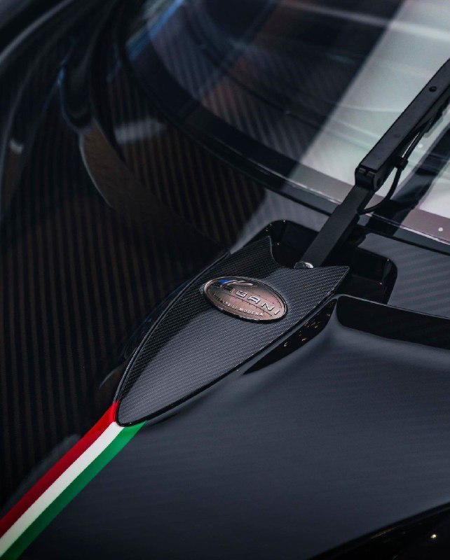 Pagani Huayra R и Pagani Zonda R 10