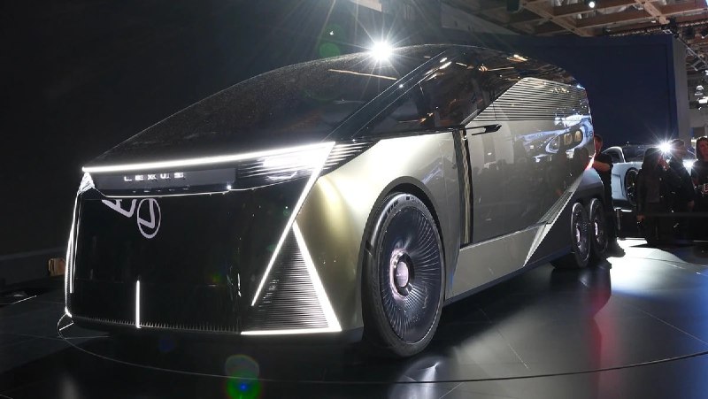 Lexus показал футуристичный минивэн LS Concept 3