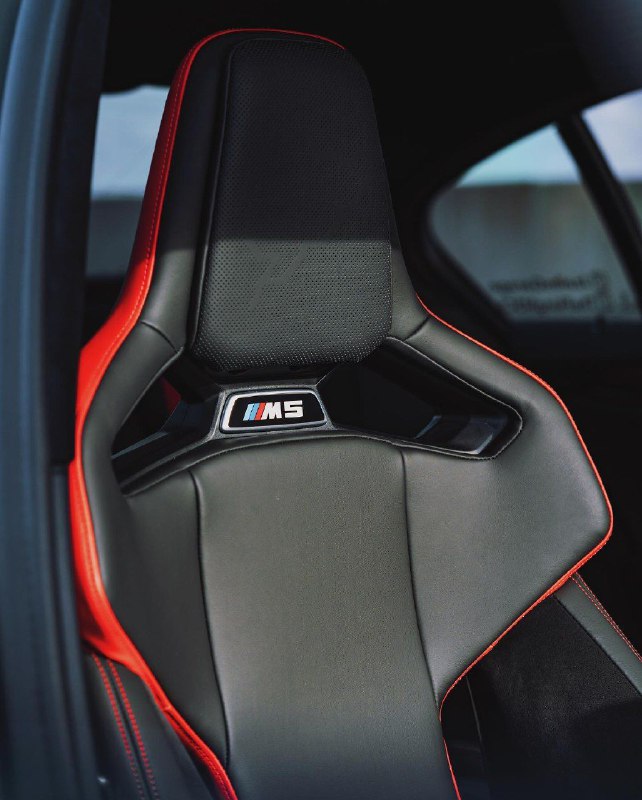 BMW M5 CS 8