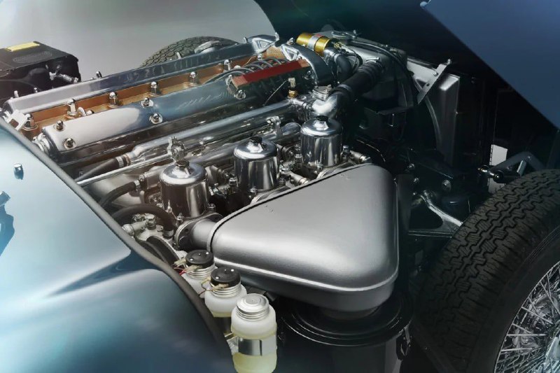 Jaguar вернул в производство культовый спорткар E-type 5