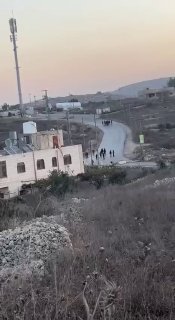 מתנחלים תוקפים הבוקר רכבים של אזרחים סמוך לכניסה לעיירה בירזייט מצפון לרמאללה.