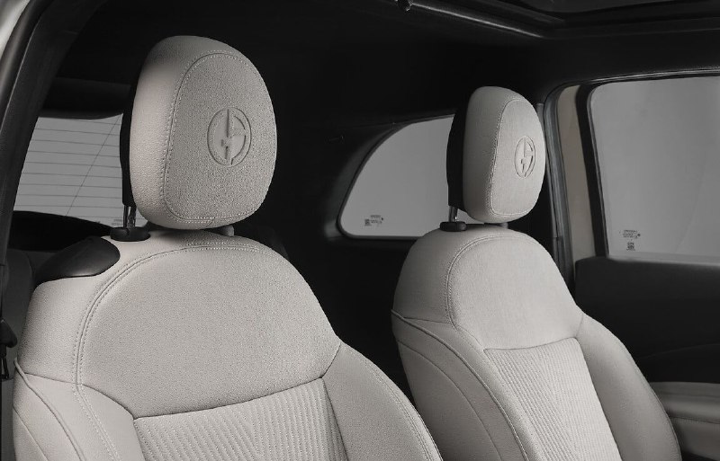 Новый FIAT 500e получил версию от Armani 8