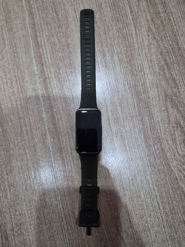 Продаю часы Huawei Band 8 с зарядкой — фото 1