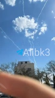 🇮🇷🇯🇴💢 תמונות של שרידי הטילים המיירטים שנורו בשמי ירדן כדי להדוף טילים איראניים.