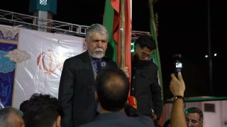 🎥 The Minister of Culture and Guidance, Salmi, at a meeting of people at the Waliasr (AS) intersection, at the same time as the National Flag Day and during the battalion flag ceremony, said: The flag is a symbol of national pride, a symbol of national identity, a symbol of ancient Iranian history and civilization, and a symbol of other values ​​of this kind.