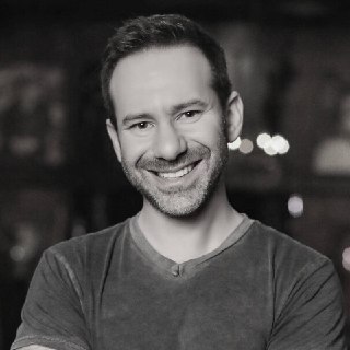 Умер владелец OnlyFans Леонид Радвинский — он несколько лет страдал от рака.Состояние 43-летнего американского бизнесмена украинского происхождения оценивается в $3,8 млрд. В 2018 году Радвинский купил 75% доли в материнской компании OnlyFans — Fenix Inter