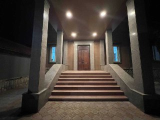 Большой участок под Крупное представительство, Посольство, Офис.