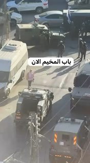 כוחות הכיבוש מונעים מצעירה להיכנס למחנה קלנדיה, מצפון לירושלים הכבושה, במקביל להמשך התוקפנות נגד המחנה והמצ…