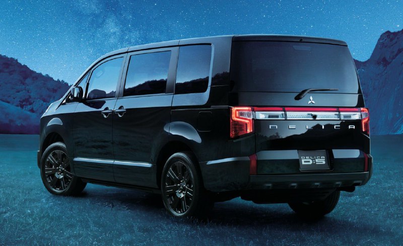 Mitsubishi Delica D:5 получила новую спецверсию Black Edition 2