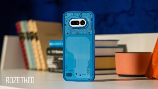 Красивая, прозрачная «лопата» с толстыми рамкамиЭто всё о Nothing Phone (4a), который побывал у нас на тесте. Начинка и экран у него неплохие, но при этом нет eSIM и скверный сверхширокоугольник.И рамки! Ох уж эти рамки. Однако Nothing Phone (4a) точно эфф