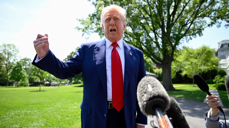 Trump Blames Biden, Not Tariffs, as Economy Shrinks for First Time in Years
