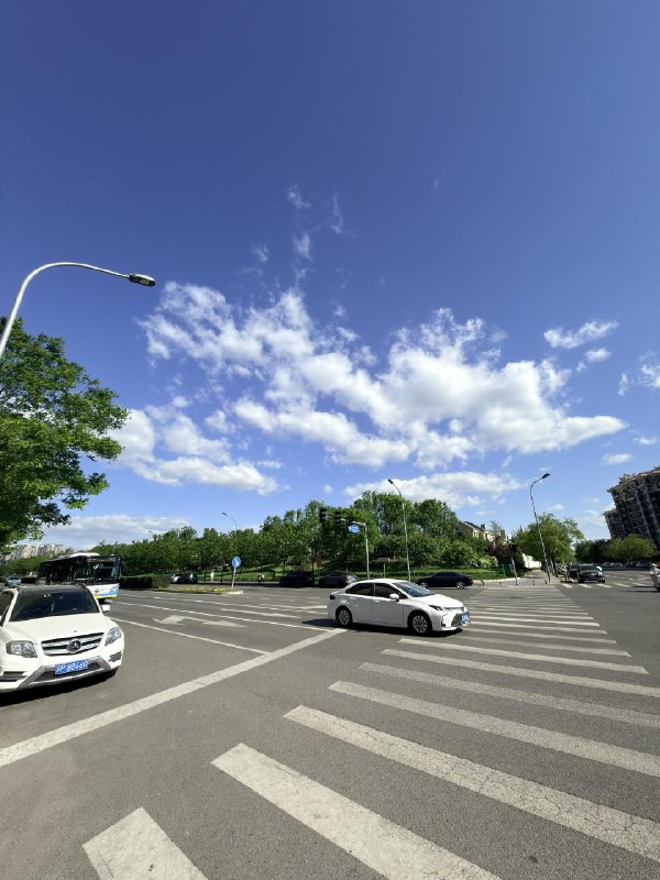 北京一年一次的好天气想请假去郊区玩等一下，我是老板