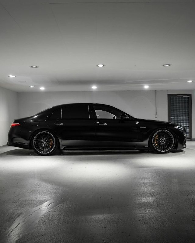 2024 S63 AMG E-Performance 4.0-L V8 BITURBO 840 HP 0-100 km/h 2.8 sec 4