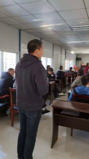 12月26日，湖南耒阳汗青旅游公司欠薪八个月，员工在人民政府门口讨薪。查看原文