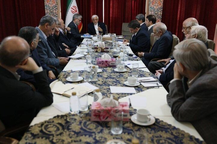 سایت خبری تیتربرتر: 🔸️عارف: شوراهای عالی نباید در امور اجرایی دانشگاهها دخالت کنندمعاون اول رئیسجمهور:◽️شوراهای عالی باید به وظایف سیاستگ