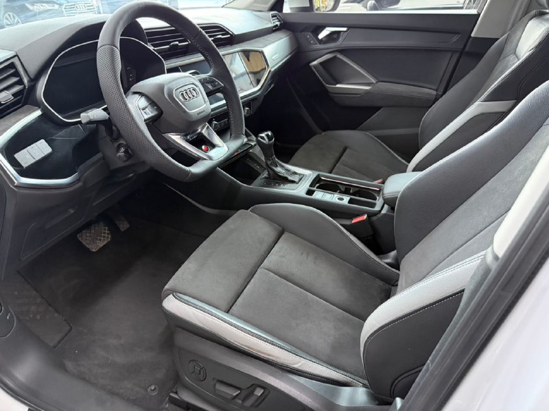 Audi Q3 2022 фото 2