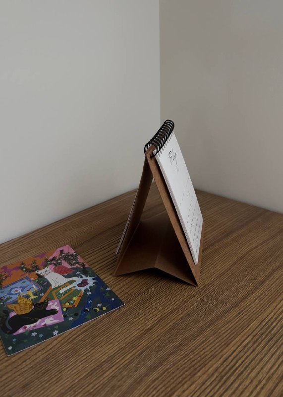Просто небольшой, удобный календарик для рабочего стола с приятной типографикой, если вдруг кто-то ещё не обзавелся или не был одарен поставщиками ... - изображение 2 - просто, небольшой, удобный