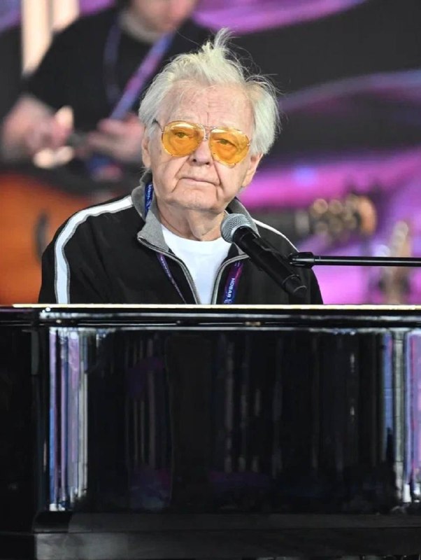 81-летний Юрий Антонов появился на «Новой волне» в Казани.