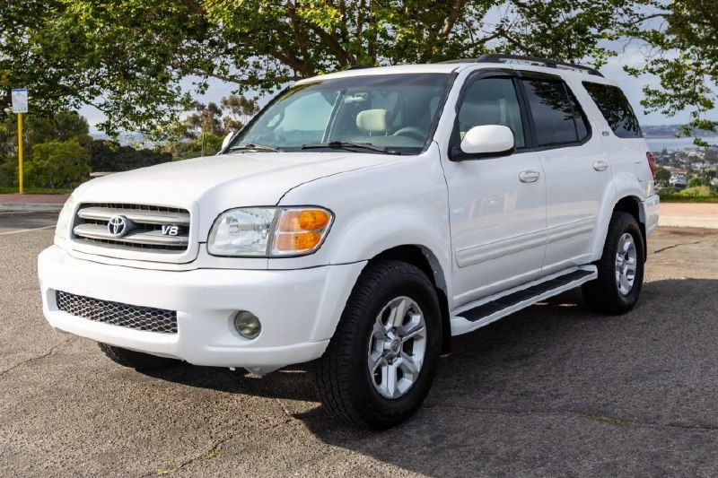🚗💨 2002 Toyota Sequoia SR5: «No Reserve» в КалифорнииВеликолепный пример того,