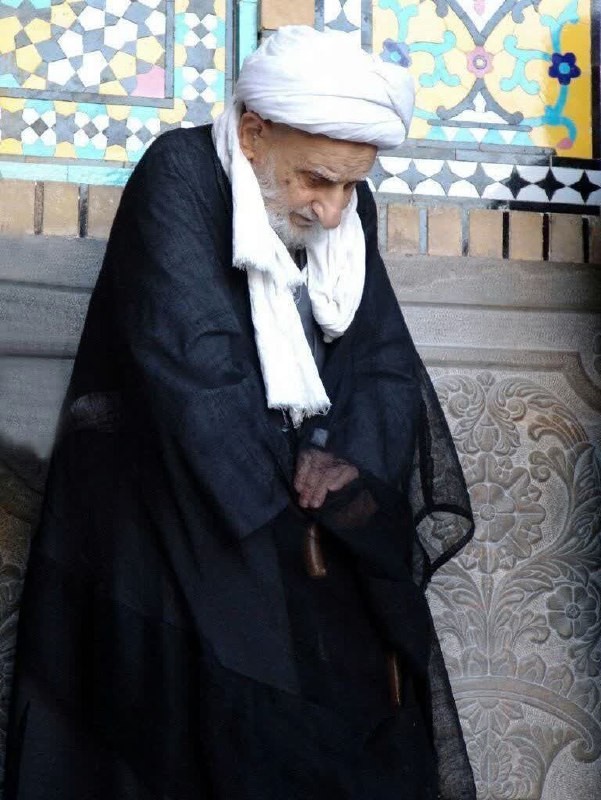 آیت الله بهجت (ره): العبد محمدتقی بهجت (ره) :با اینکه هیچیم، خود را همه چیز میدانیم!در محضر بهجت، ج۱، ص۸۲💠 @bahjat313_ir